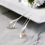Load image into Gallery viewer, 925 Sterling Silver Lily Flower Dangle Drop Earrings for Women, Calla Lily Floral Hook Earrings, Two-Tone Nature Inspired Hypoallergenic Jewelry Gift for Her
