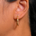 Load image into Gallery viewer, 14K Solid Yellow Gold  25mm Twisted Hoop Earrings, Circle Twisted Hoop Earrings, Gold Twisted Hoop Earrings, Hinged Clasp Hoop Earrings, Gold Hoop Earrings, Round Twisted Hoop Earrings
