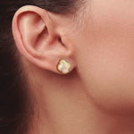 Load and play video in Gallery viewer, 925 Sterling Silver 18K Gold Plated Clover Stud Earrings for Women with Mother of Pearl, Hypoallergenic 925 Sterling Silver Dainty Lucky Clover Jewelry Gift
